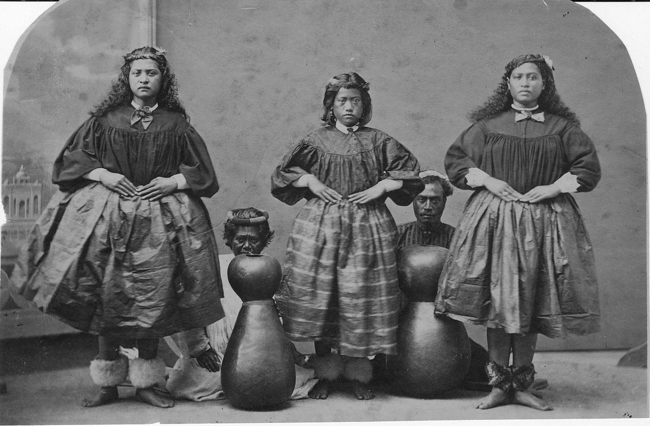 Hawaiian Hula Dancers